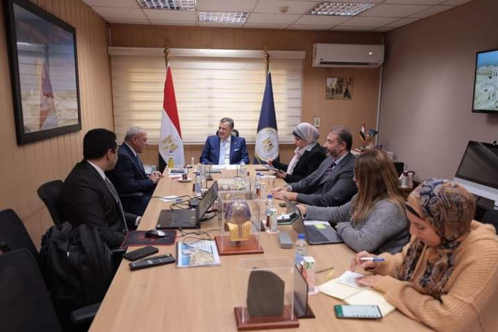 وزير السياحة والآثار  يعقد اجتماعاً مع رئيس هيئة تنمية الصعيد لبحث آليات تنفيذ عدد من المشروعات التنموية بالمقاصد السياحية والمناطق الأثرية بصعيد مصر. 