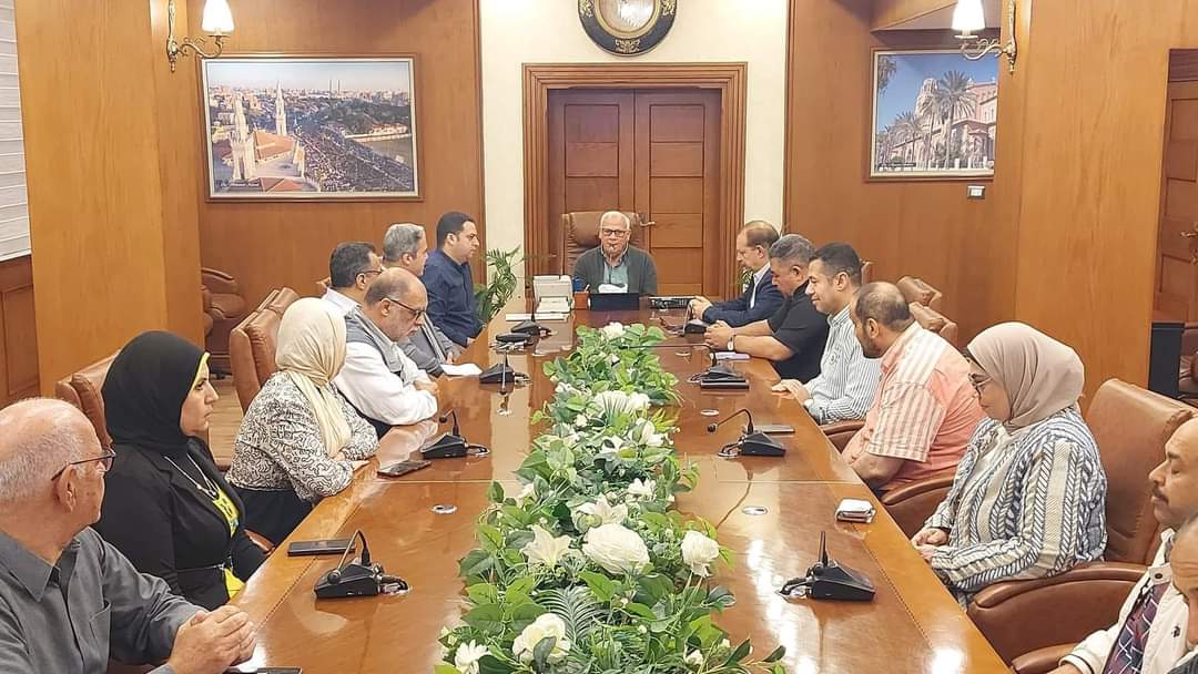 محافظ بورسعيد يتابع الموقف التنفيذي لسير العمل في تلقي طلبات المواطنين للتصالح على بعض مخالفات البناء