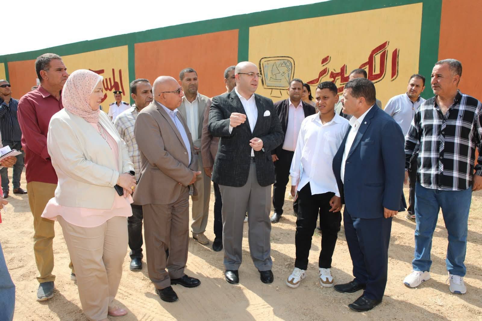 محافظ بني سويف يتلقى تقريراً شاملاً بشأن جهود وأنشطة ومبادرات التعليم في تطوير العملية التعليمية