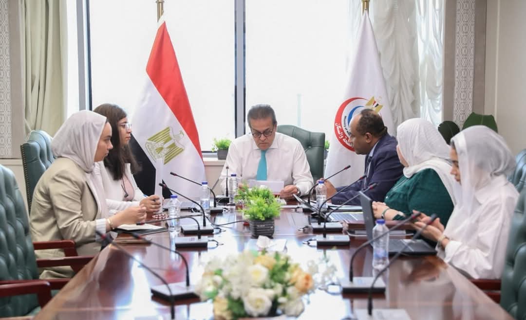 نائب رئيس الوزراء وزير الصحة يبحث مقترحات لتطوير الخدمات الطبية وتوطين صناعة فلاتر الغسيل الكلوي