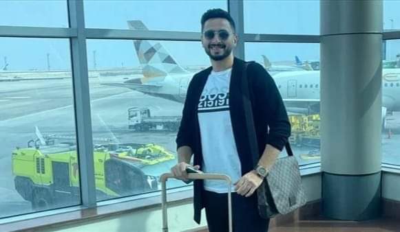 المطرب حمادة هلال يعود من دبي بعد إحياء حفل رأس السنة