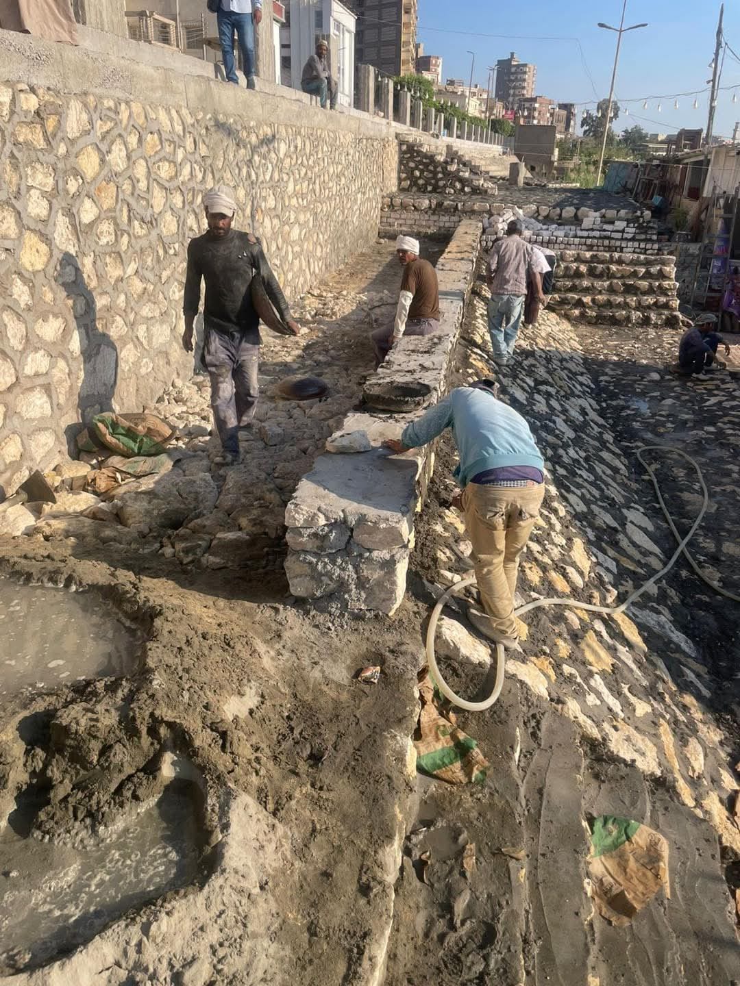 اللواء أشرف الجندي يتابع أعمال تطوير كورنيش كفر الزيات