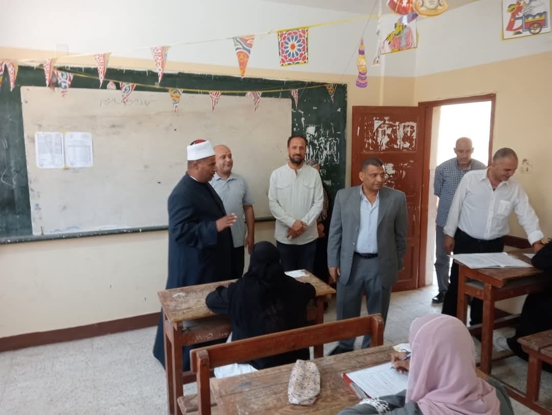 رئيس منطقة الإسماعيلية الأزهرية يطمئن على انتظام لجان الثانوية الأزهرية
