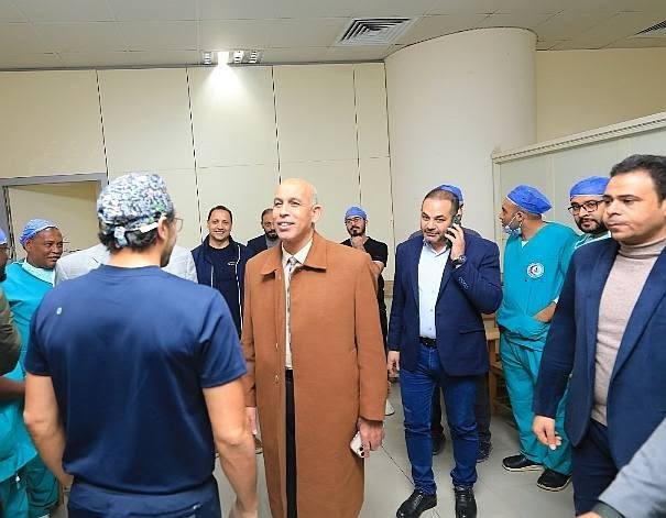 رئيس جامعة كفر الشيخ يشهد فعاليات جراحات المسالك البولية بمستشفى كفر الشيخ الجامعي