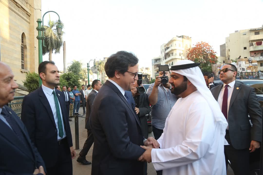وزير الثقافة يستقبل ولى عهد الفجيرة لبحث آليات التعاون الثقافى وصون التراث ويصطحبه فى جولة بدار الكتب بباب الخلق