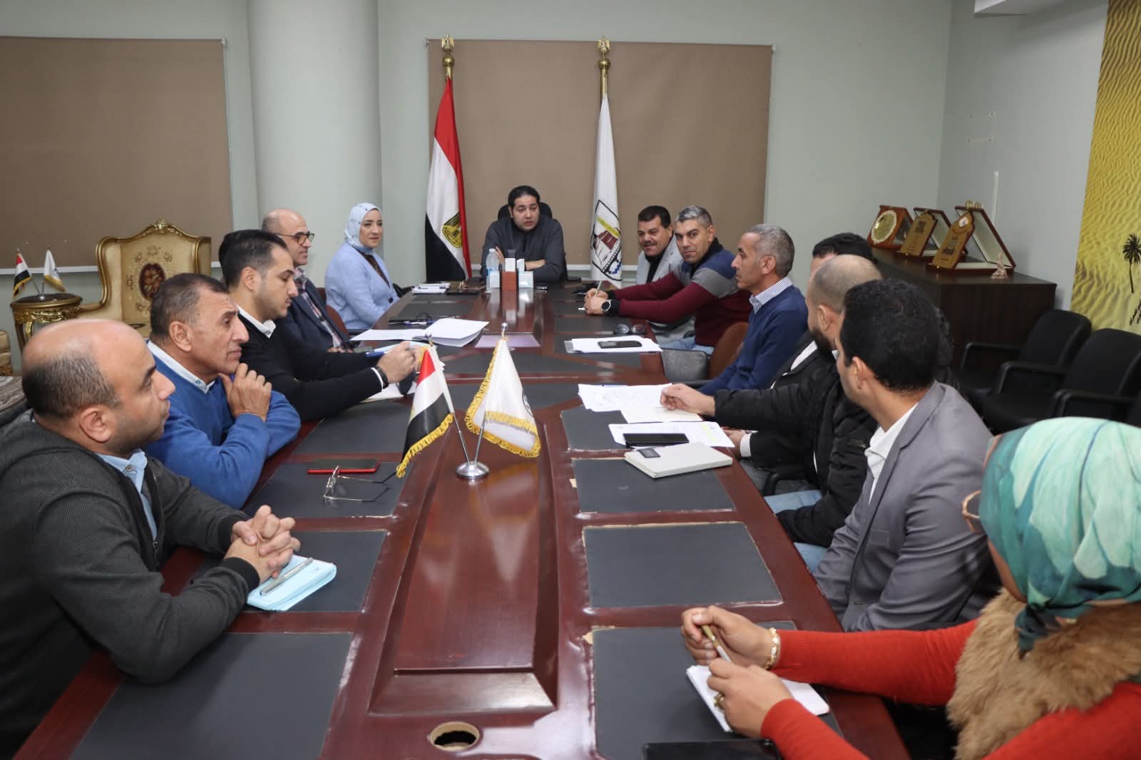 نائب  محافظ بني سويف يعقد اجتماعاً لمتابعة سير ومنظومة العمل واستدامة الخدمات بمجمع مواقف عدلي منصور