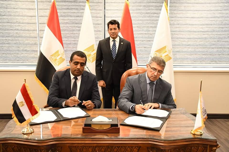 وزير الشباب والرياضة يشهد توقيع بروتوكول تعاون مع مؤسسة صناع الحياة