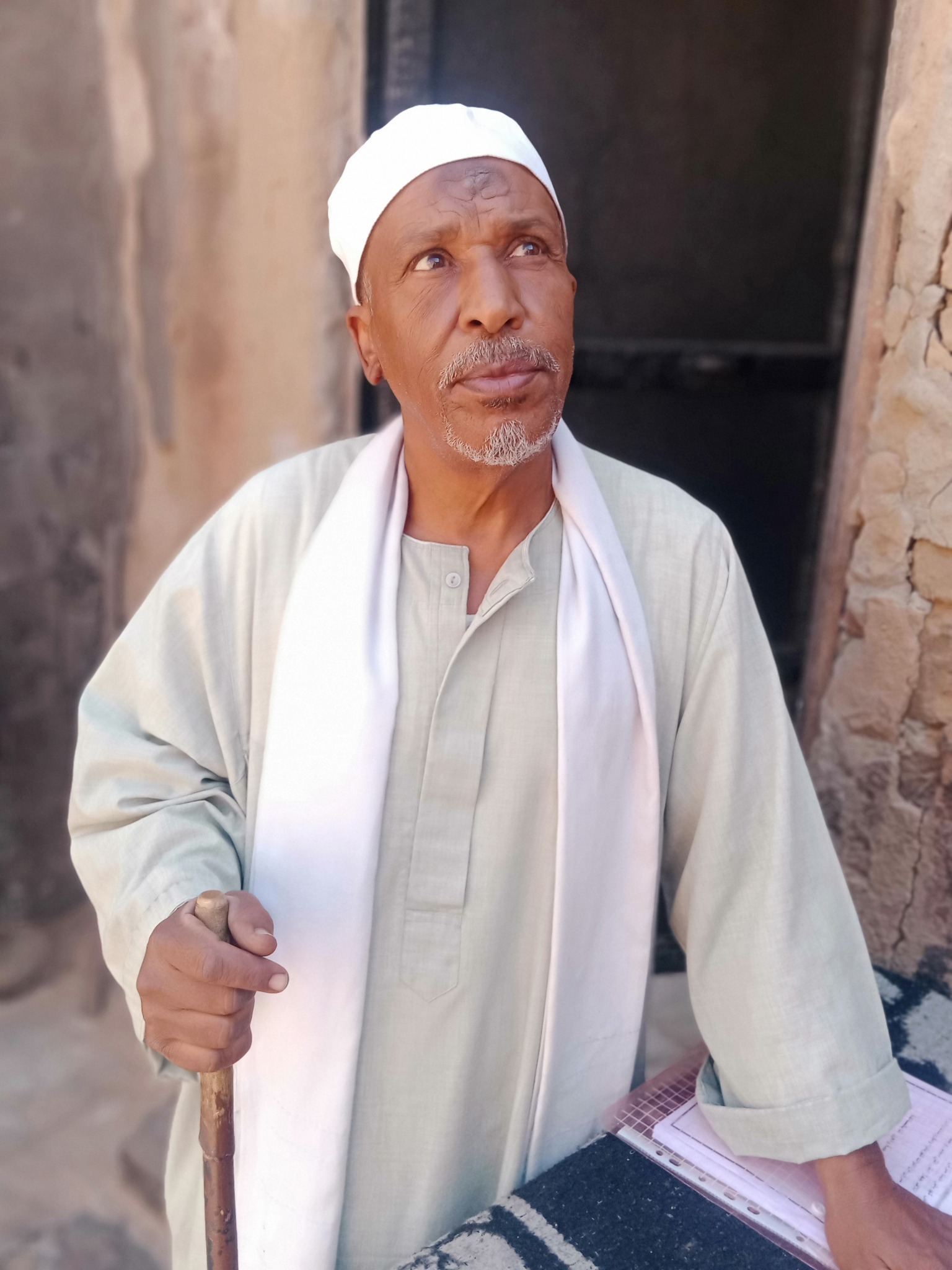 مواطن أسواني يستغيث بمحافظ اسوان ووزيرالتضامن الاجتماعي