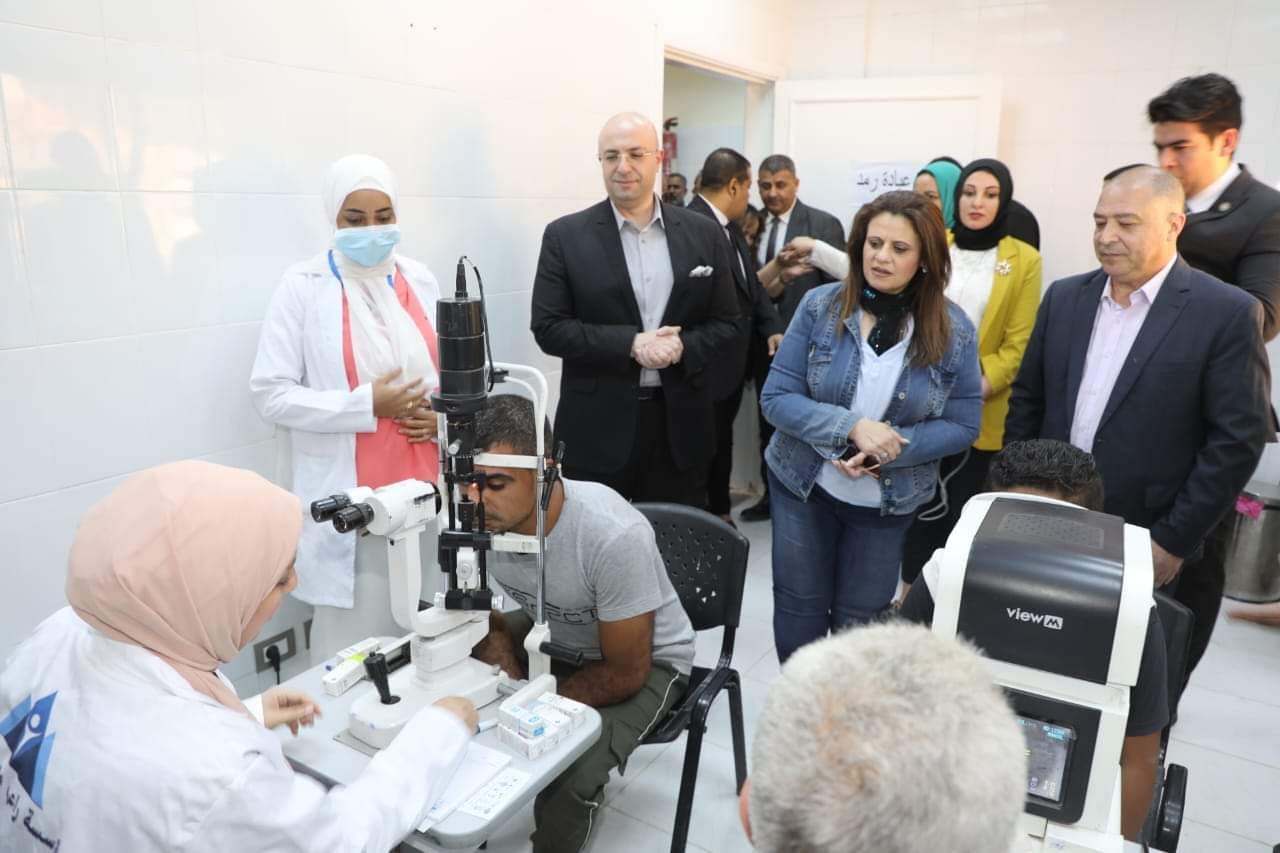 محافظ بني سويف وزيرة الهجرة يتفقدان فعاليات القافلة الطبية  بعزبة على حمودة شرق النيل بمركز ناصر