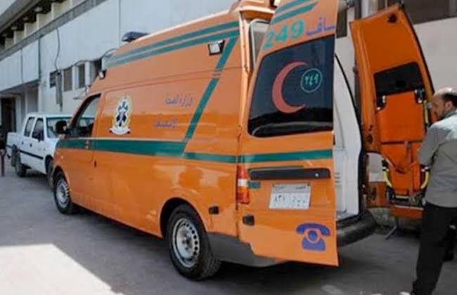 إصابة شخص صدمته سيارة خلال محاولته عبور الطريق في العمرانية 