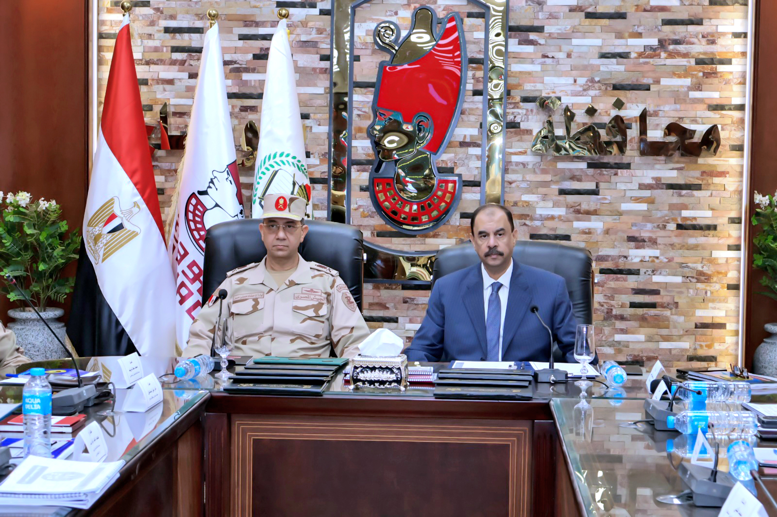 محافظ سوهاج وقائد قوات الدفاع الشعبي والعسكري