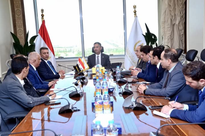 وزير التموين يعقد اجتماعًا مع ممثلي شعبة المواد الغذائية ونقابة بقالي التموين وشباب مشروع جمعيتي لبحث المطالب