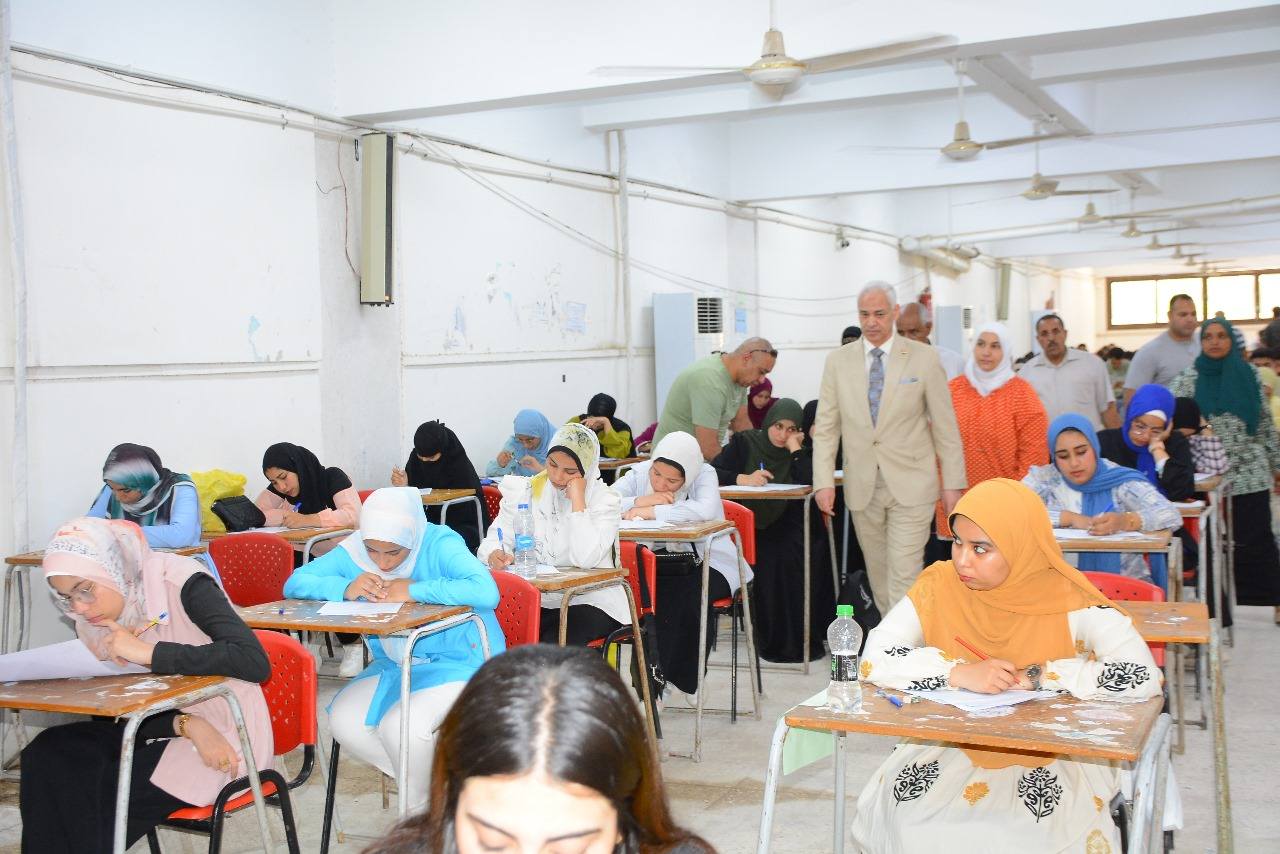 وسط حالة من الانضباط.. انتظام امتحانات نهاية الفصل الدراسي الثاني بجامعة أسيوط