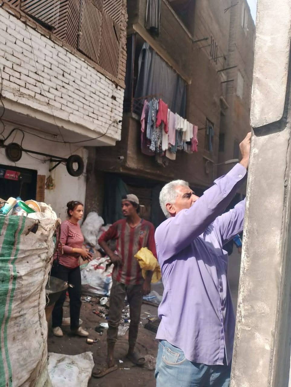 حملة مكبرة بحي غرب شبرا الخيمة للقضاء على ظاهرة النبيشة والفريزة وتوعية المواطنين بأهمية النظافة