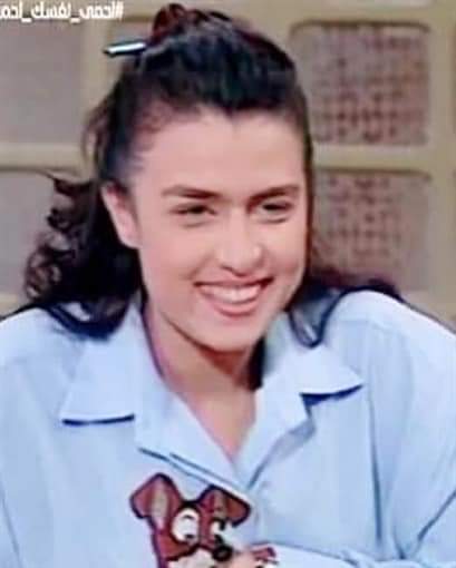 سيمون تعيد ارتداء قميص قديم عمره 25 عاما ظهرت به في مسلسل حلم الجنوبي