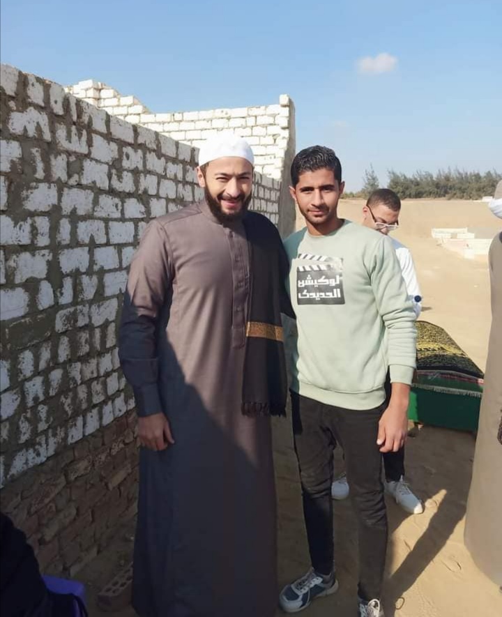 حمادة هلال مع أبطال مسلسل المداح 3 بمحافظة قنا
