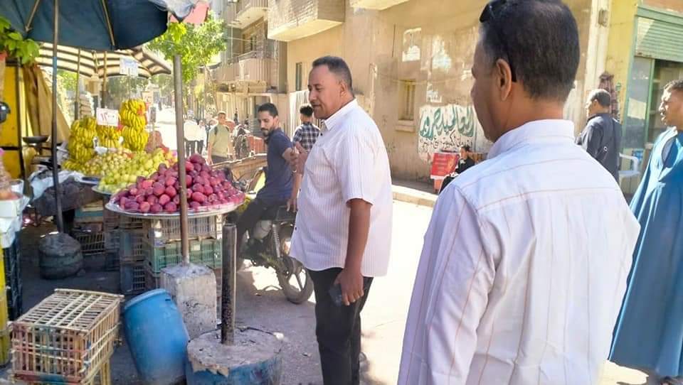 محافظ أسيوط: إزالة اشغالات وتعديات الباعة الجائلين على حرم الطرق بمدينة منفلوط