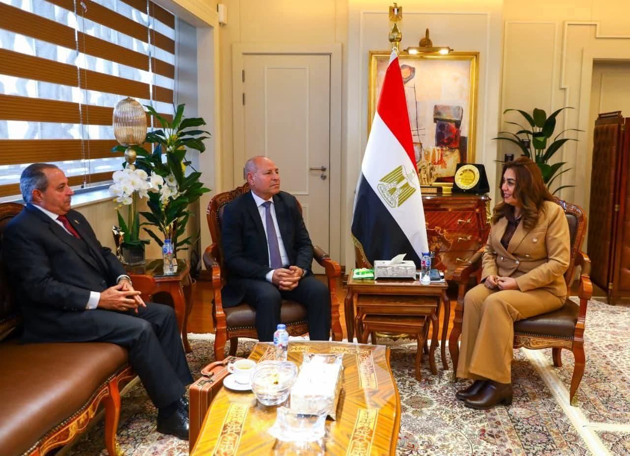 وزيرة التنمية المحلية تناقش مع محافظ القاهرة مقترح تطوير المرحلة الثانية من سوق العتبة..