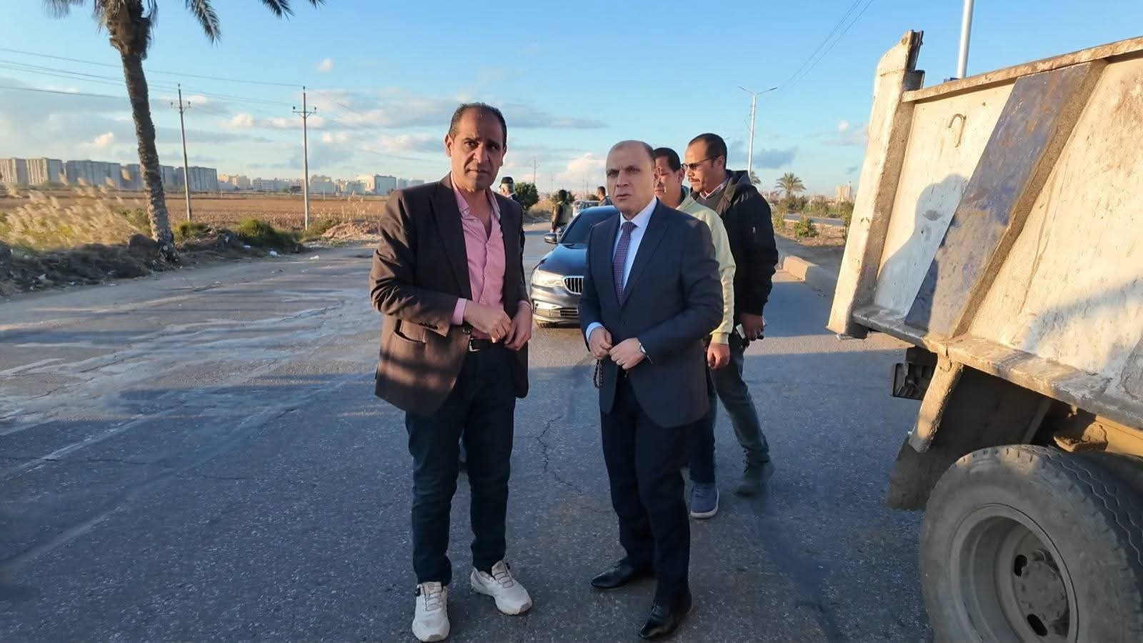 محافظ كفرالشيخ يتفقد أعمال تطوير محور 30 يونيو.. متابعة ميدانية لأعمال التشجير والتجميل ورفع كفاءة الإنارة لتعزيز الهوية البصرية للمحافظة