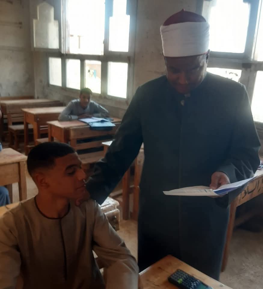 طلاب الشهادة الثانوية الأزهرية بسوهاج يستأنفون امتحاناتهم 