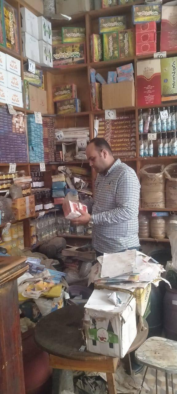 ضبط أكثر من 300 كجم لحوم وأسماك غير صالحة وتحرير عشرات المحاضر التموينية في حملات موسعة بالمراكز والمدن