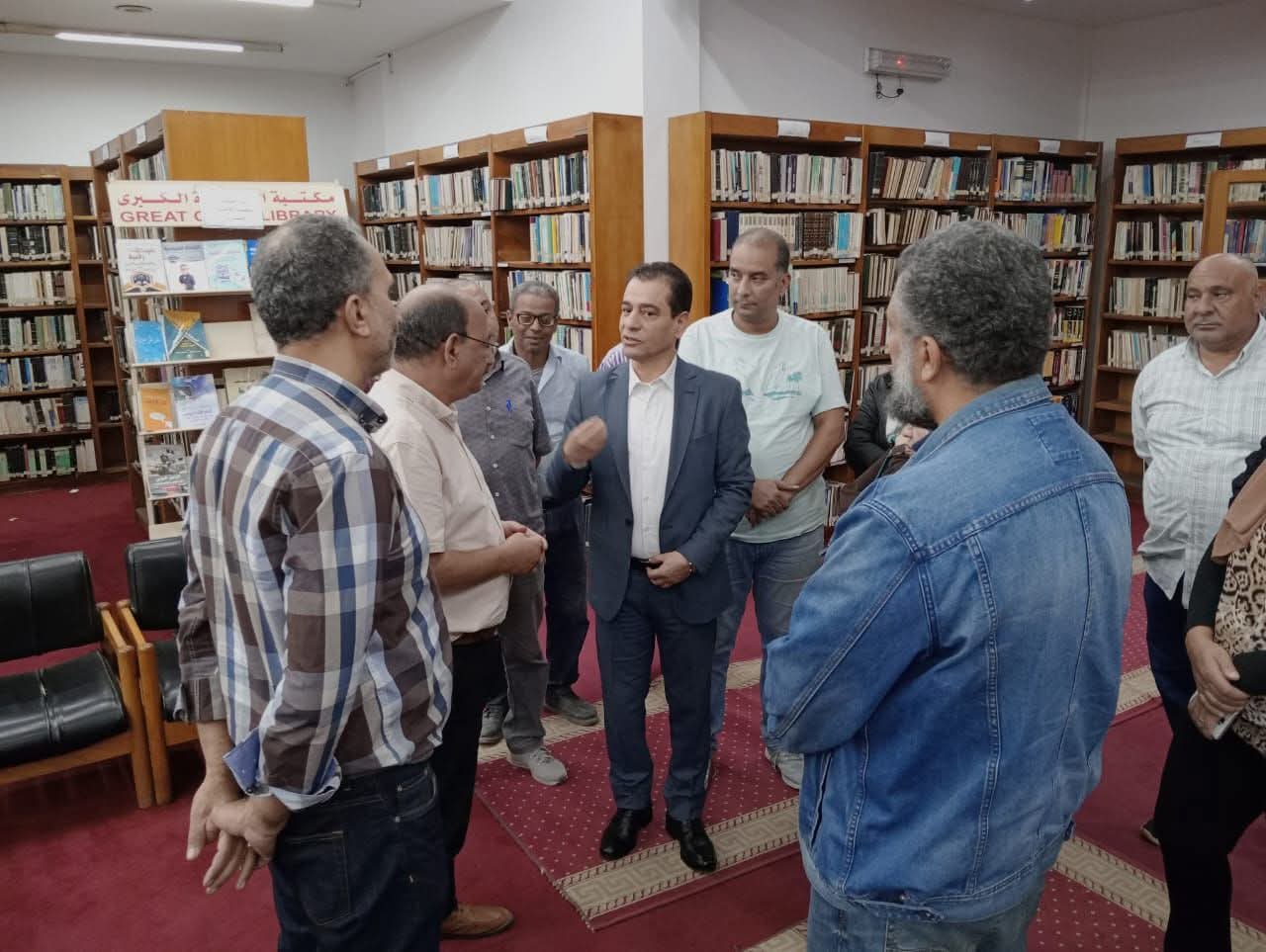 هشام عطوة يتفقد مكتبة القاهرة الكبرى لوضع خطة طموحة لتطويرها  