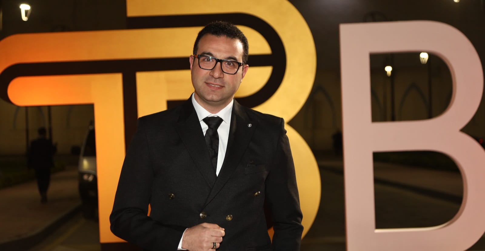 أحمد هاشم يشارك في مهرجان “ذا بست” الفني تأكيدًا لدعمه للإبداع والفنون