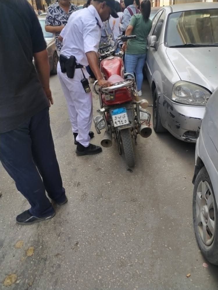 اصابه فتاه جماعية في حادث تصادم دراجه بخاريه باسيوط