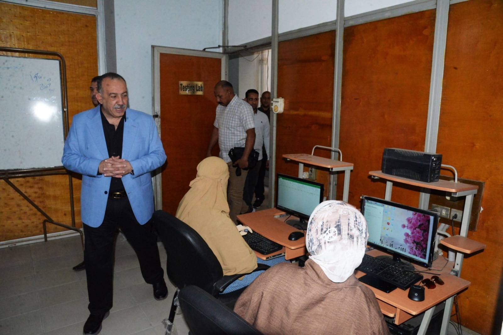 محافظ أسيوط يتابع البرامج التدريبية بمركز علوم الحاسب الآلي وتكنولوجيا المعلومات بالمحافظة