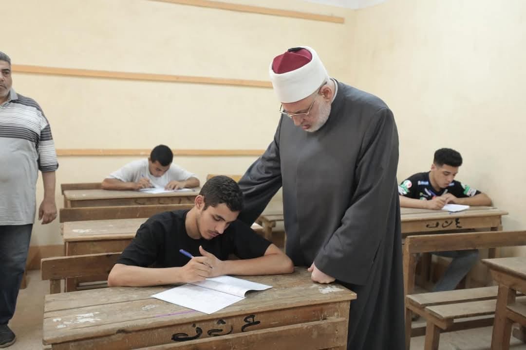 وكيل الأزهر يتفقد لجان الشهادة الثانوية بقليوب ويشيد بالتزام الطلاب وانضباط اللجان