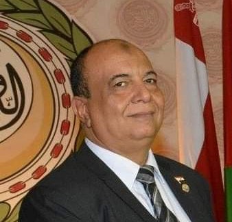 رئيس الاتحاد العربي للتعليم والبحث العلمي يقدم أجمل التهنئات إلى نديم حاتم لقبوله بالكلية الحربية