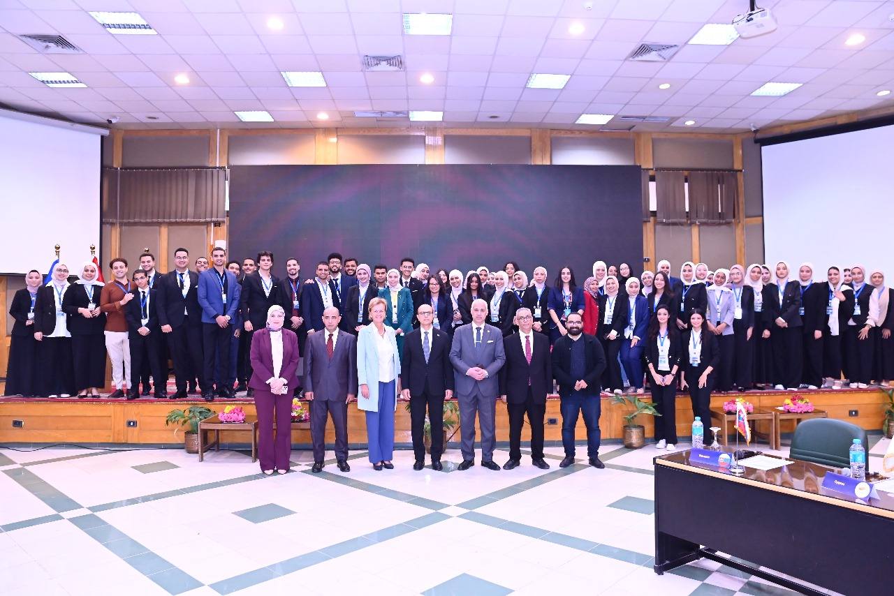 محافظ أسيوط يستقبل سفيرة الاتحاد الأوروبي لبحث آفاق التعاون المشترك في التنمية والمشروعات المستدامة