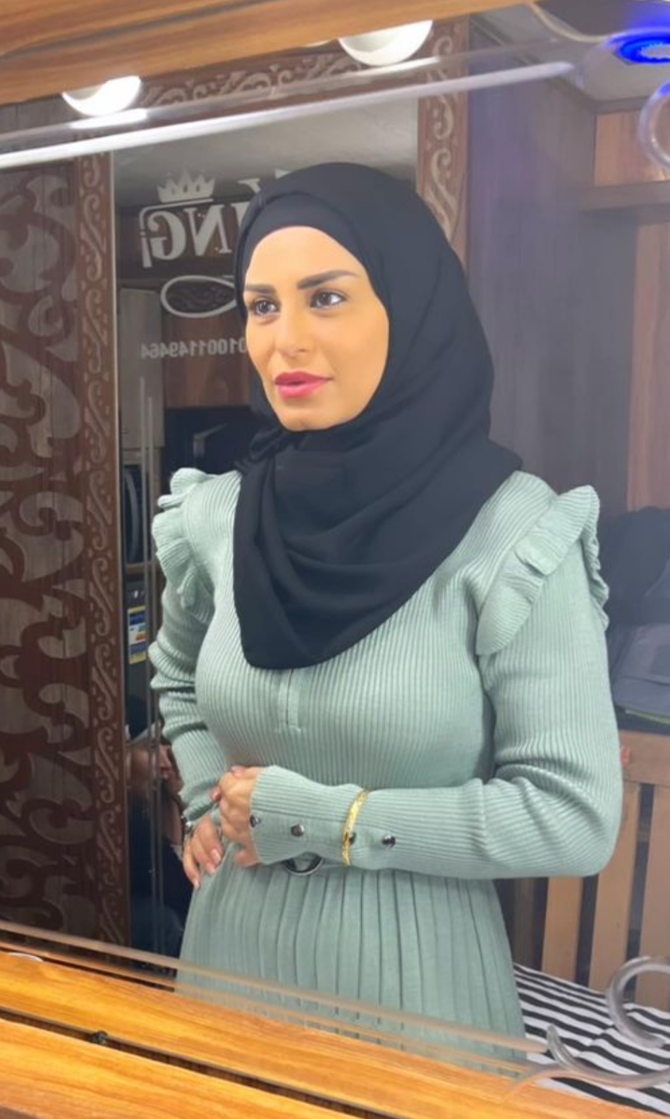 بالحجاب ٠٠ منة فضالي تنشر صوره من كواليس تصوير سر السلطان