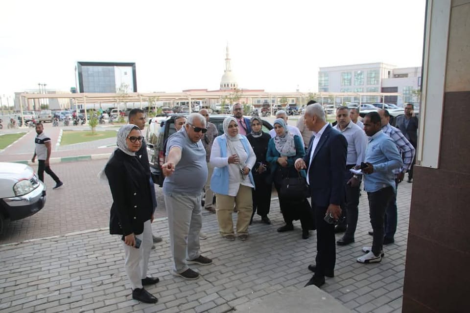 محافظ الوادي الجديد يتفقد مقار الهيئات القضائية داخل 