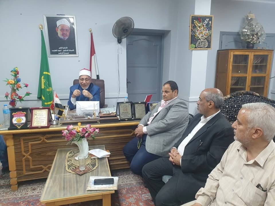 رئيس منطقة المنيا الأزهرية يجتمع بمديري الإدارات التعليمية استعدادًا لامتحانات الثانوية الأزهرية