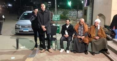 أسرة الشاعر الراحل ناصر الجيل تتلقى العزاء بحضور الأقارب