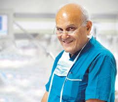 سير مجدى يعقوب… رجل تجاوز حدود الطب ليصبح ضميرًا نابضًا بالإنسانية