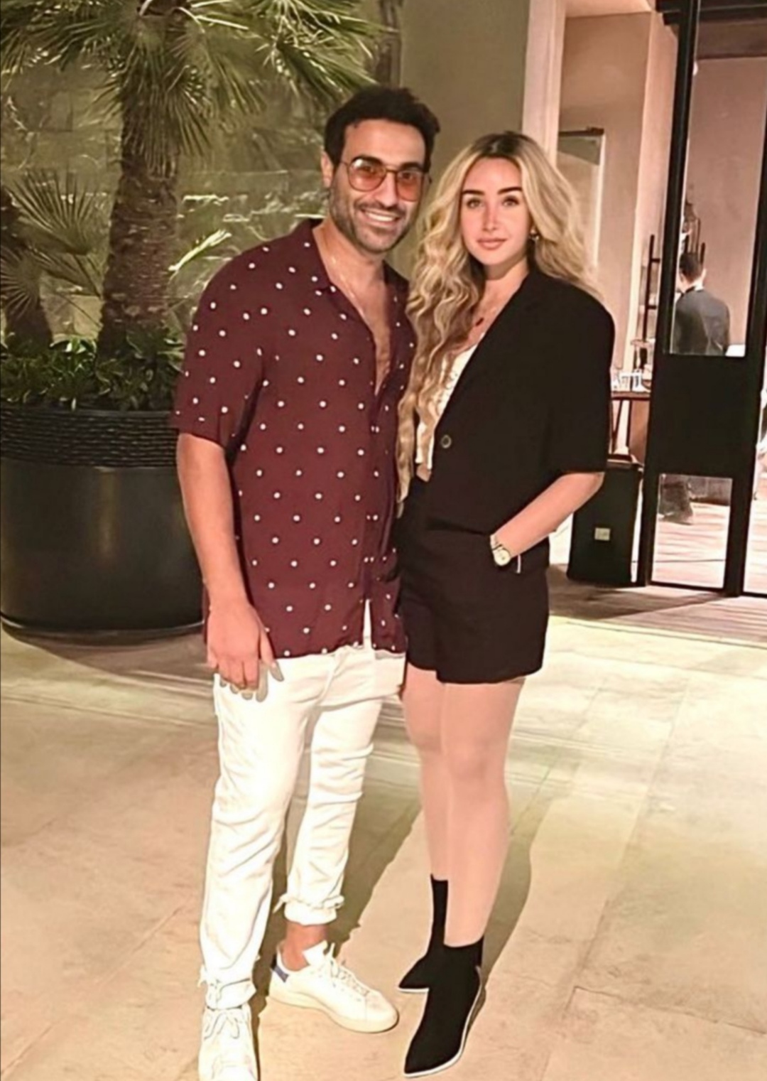 بصورة وعبارات غزل ٠٠احمد فهمي يحتفل بعيد ميلاد زوجته هنا الزاهد 