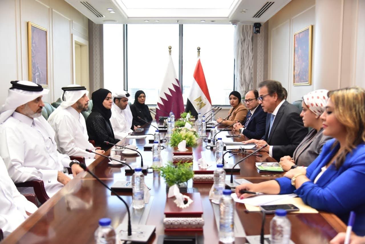 وزير الصحة والسكان يستقبل وزير الصحة العامة بدولة قطر