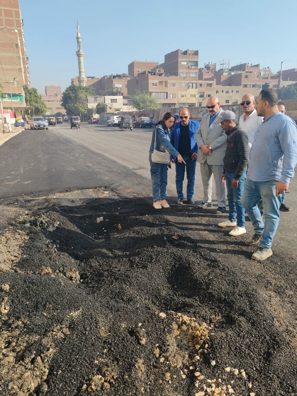 اللواء / تامر ابو الغيط رئيس حى شرق يتابع ميدانياً المراحل النهائيه لاعمال رصف وتطوير شارع امتداد ترعه الشابورى بطول 1 كم    