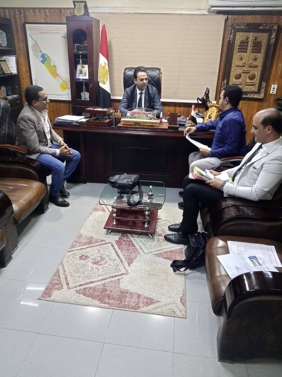 مدير مستشفى طهطا العام ورئيس قسم القسطرة القلبية يناقشان خطة العمل المستقبلية