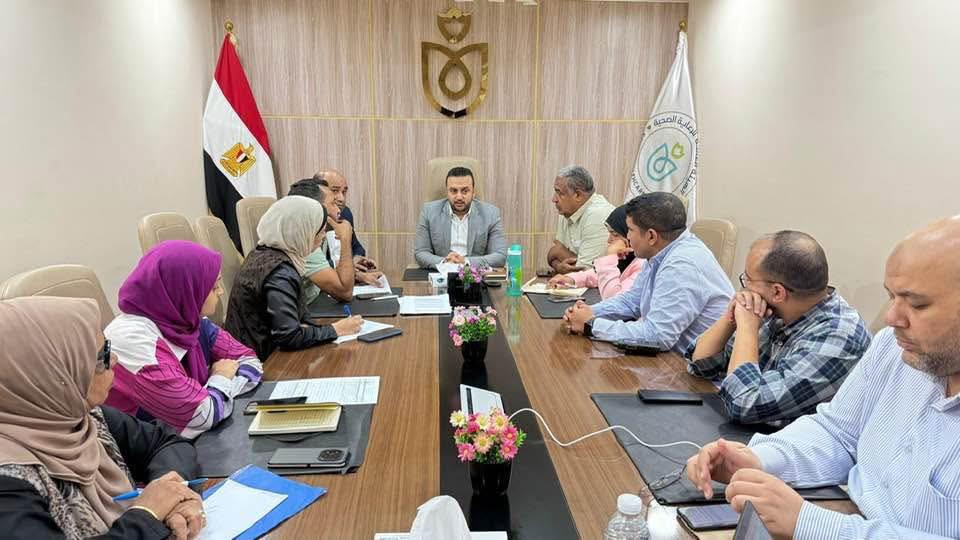 مدير عام فرع الرعاية الصحية بالأقصر يتابع سير العمل ويعزز جودة الخدمات الطبية
