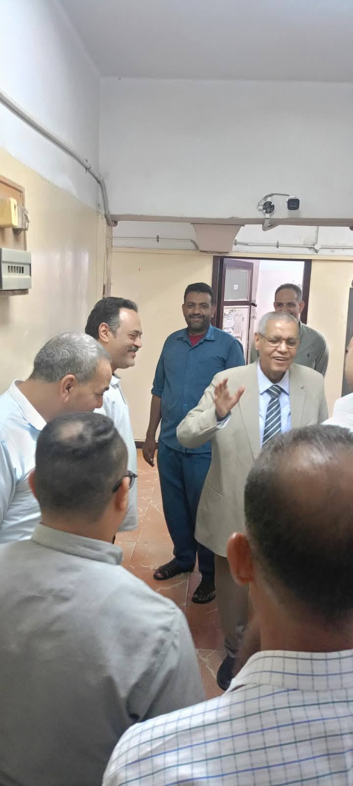 الرئيس التنفيذي لشركه مطاحن مصر العليا يقدم التهنئة للعاملين بمقر الشركه بسوهاج