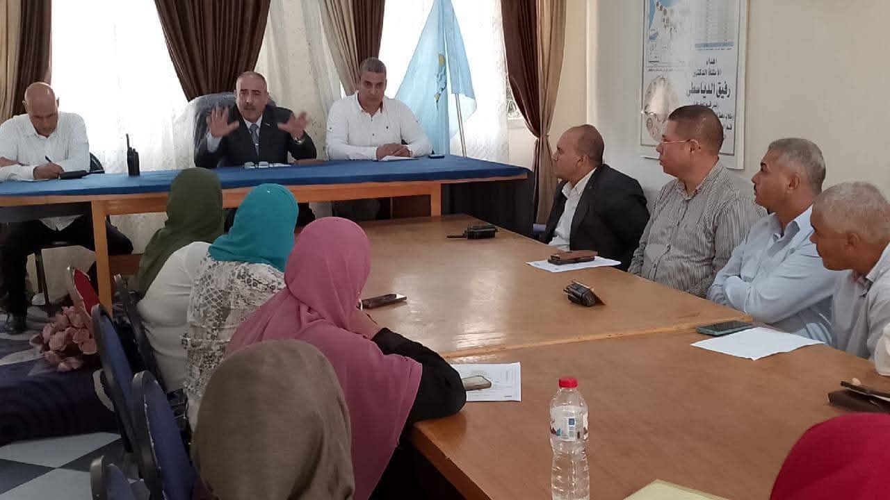 بالصور《 رئيس مركز ومدينة مطوبس يرأس اجتماع مع القيادات التنفيذية والنواب ورؤساء القري للاستعدادات لانتخابات مجلس النواب ٢٠٢٥ 》