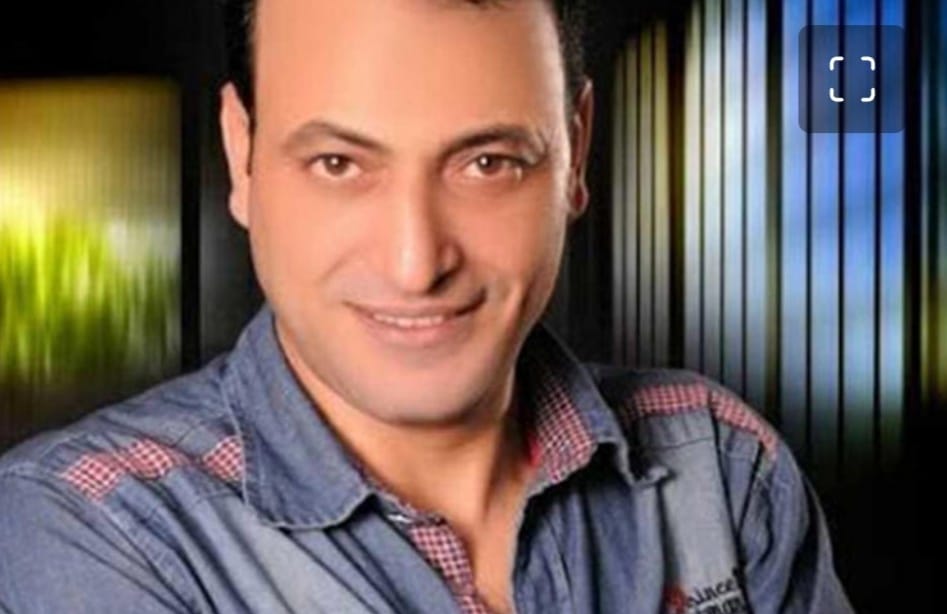 وصول جثمان الشاعر ناصر الجيل لتشييعه من مسجد تاون فالي