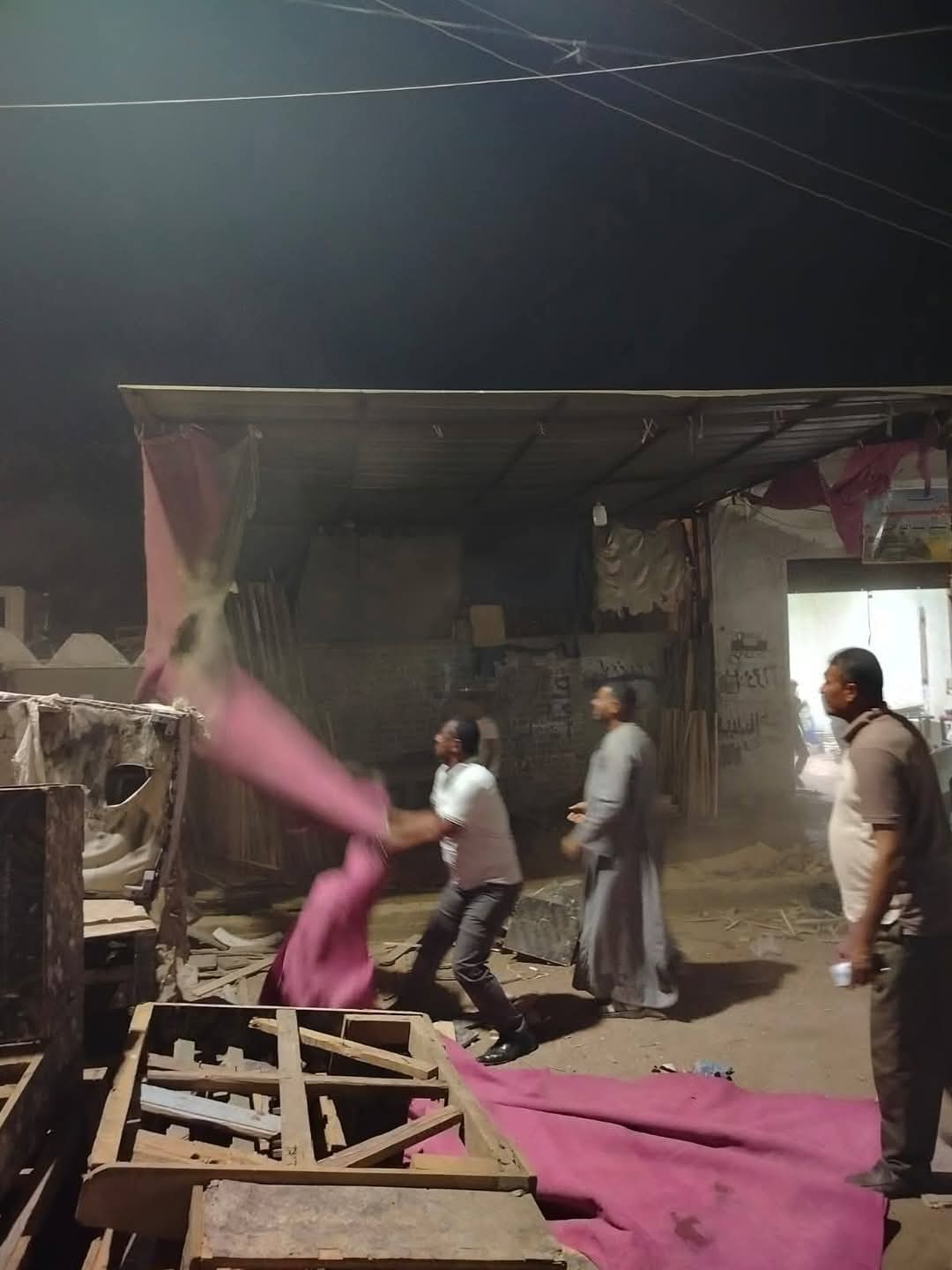 الشطورى يتابع إزالة ليلية لعدد من التند بميدان الستة المنصورين بطهطا وإزالة أسباب الشكوى