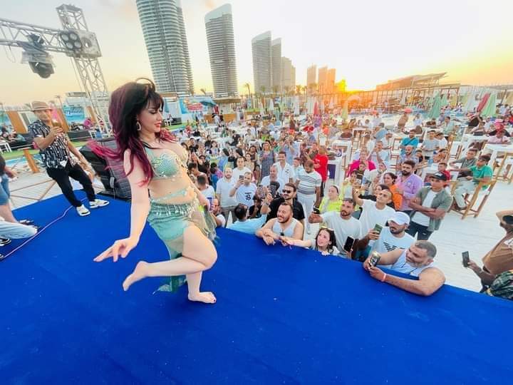 روتانا تتألق ب حفلها الفنى بالساحل الشمالي Milano Beach 