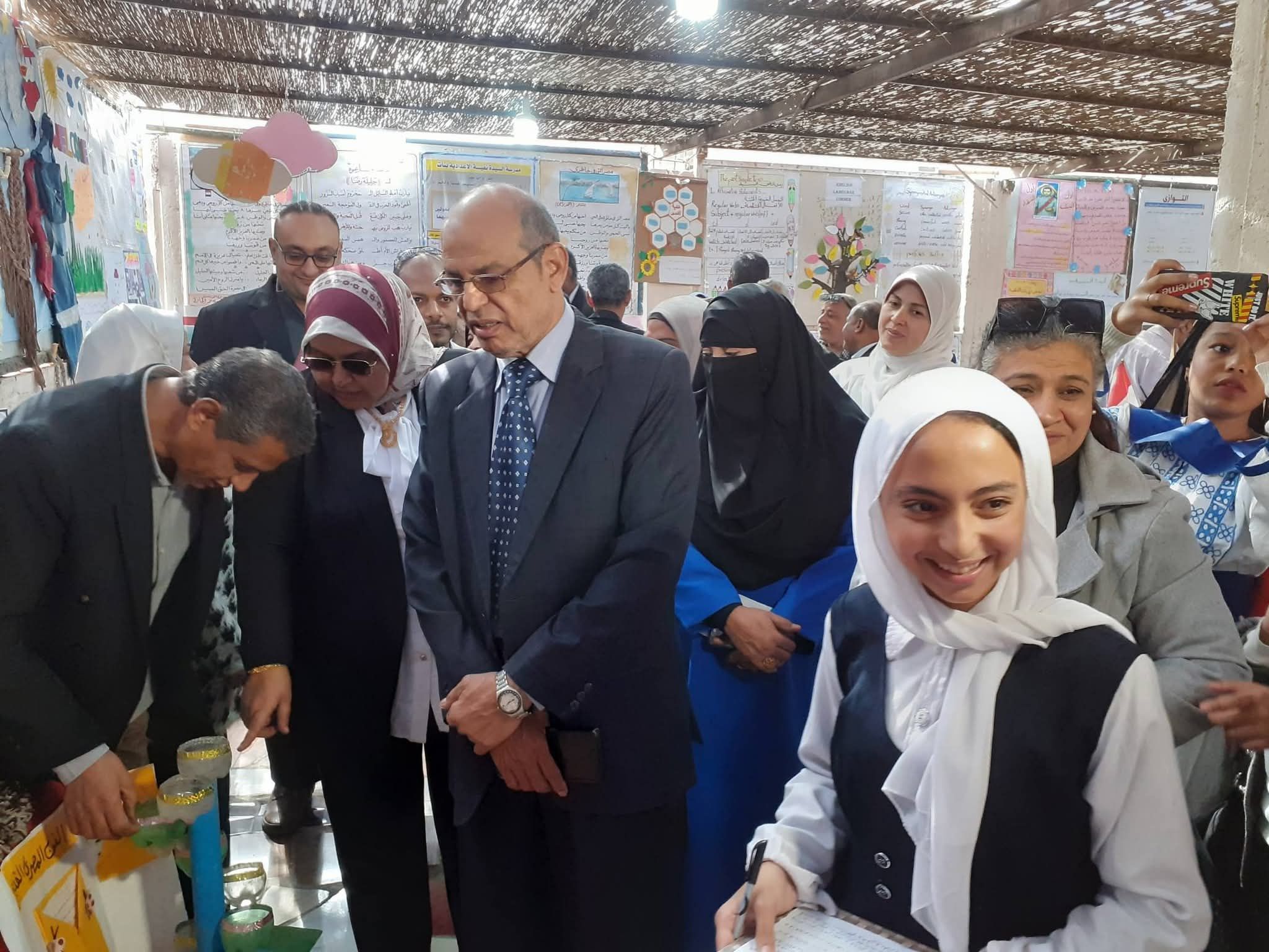 إفتتاح معرض الأنشطة التربوية بإدارة كوم امبو التعليمية 