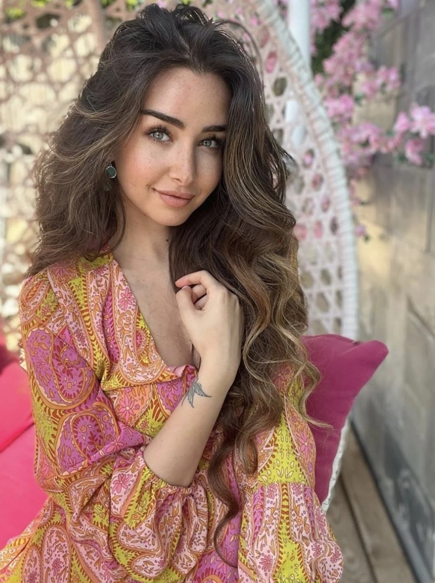 هنا الزاهد بإطلالة صيفية جذابة في أحدث ظهور 
