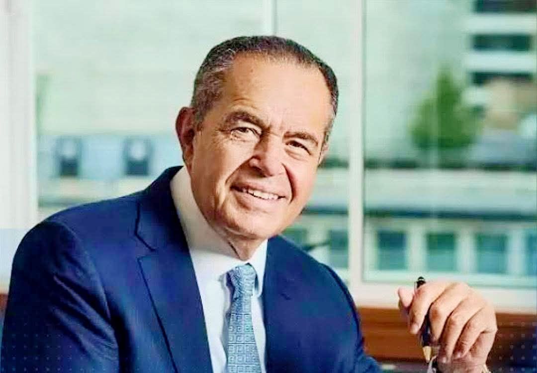 الملياردير محمد منصور ينقل مقر إقامته من بريطانيا إلى مصر